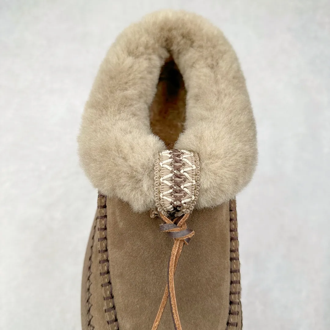 Pick up locally💰560 UGG 8258 Alpine shallow mouth autumn and winter sheep fur integrated snow boots. All shoes are made of ZP same factory. Longfeng A-grade Australian imported sheep fur integrated brand OEM production line. Fully follow the ZP process. Original pattern maker of the OEM. Adhering to the principle of no original shoes and no development selection. Pay attention to every detail. The most authentic version on the market TREADLITE "Light Wing" technology outsole Lightweight/durable/flexible/pile size: 35 36 37 38 39 40 Coding: by2936090